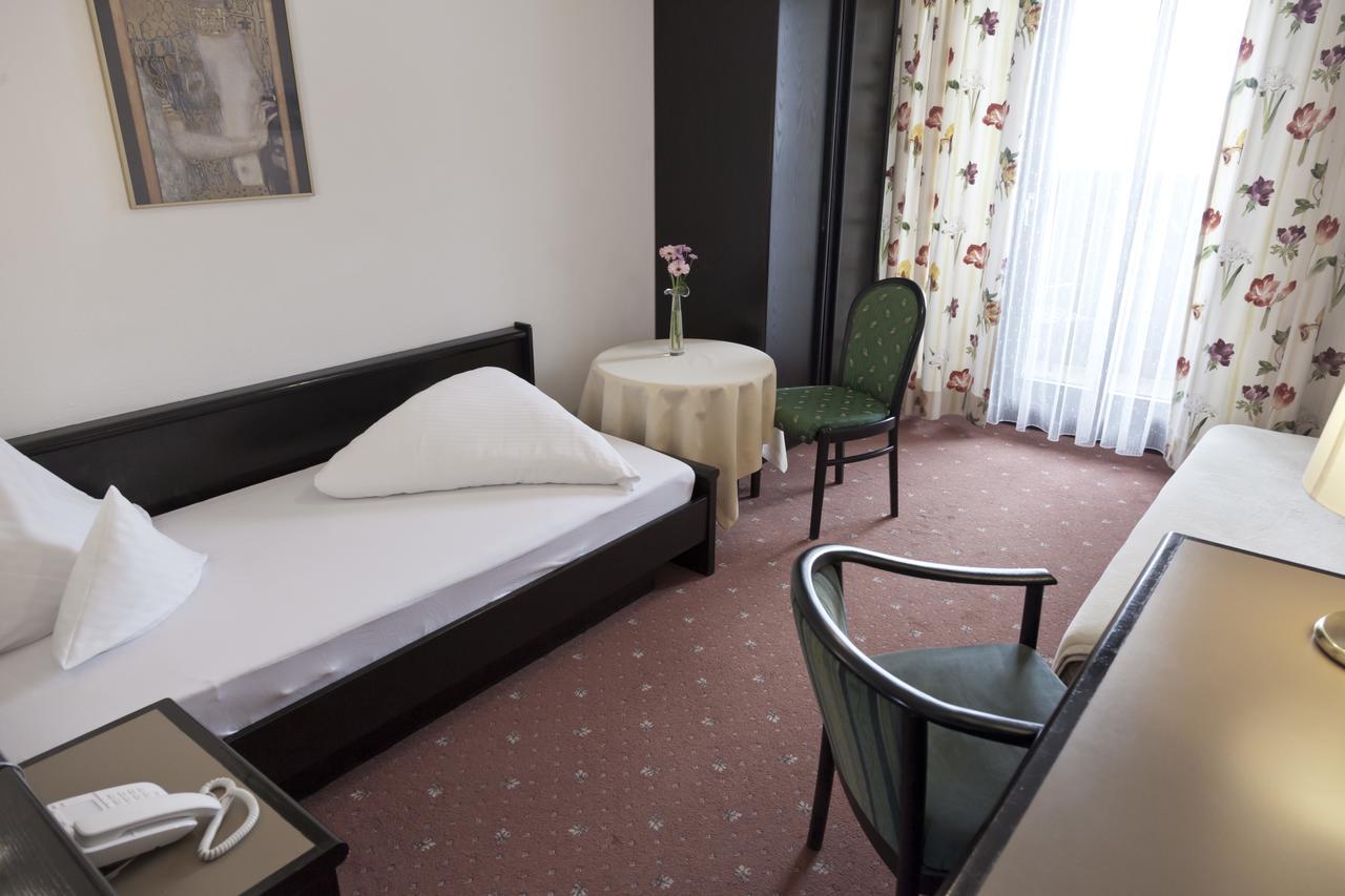 Hotel Neue Burg 나우더스 외부 사진