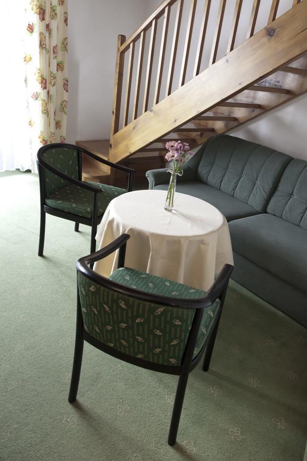 Hotel Neue Burg 나우더스 외부 사진